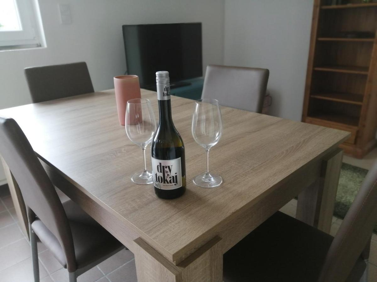 Zoeldhaz Maganszallas Apartment